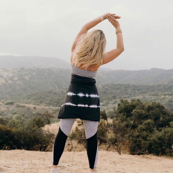 Carly Jean Los Angeles Striped “Sedona” Leggings. Black & White, size Small - Picture 2 of 13
